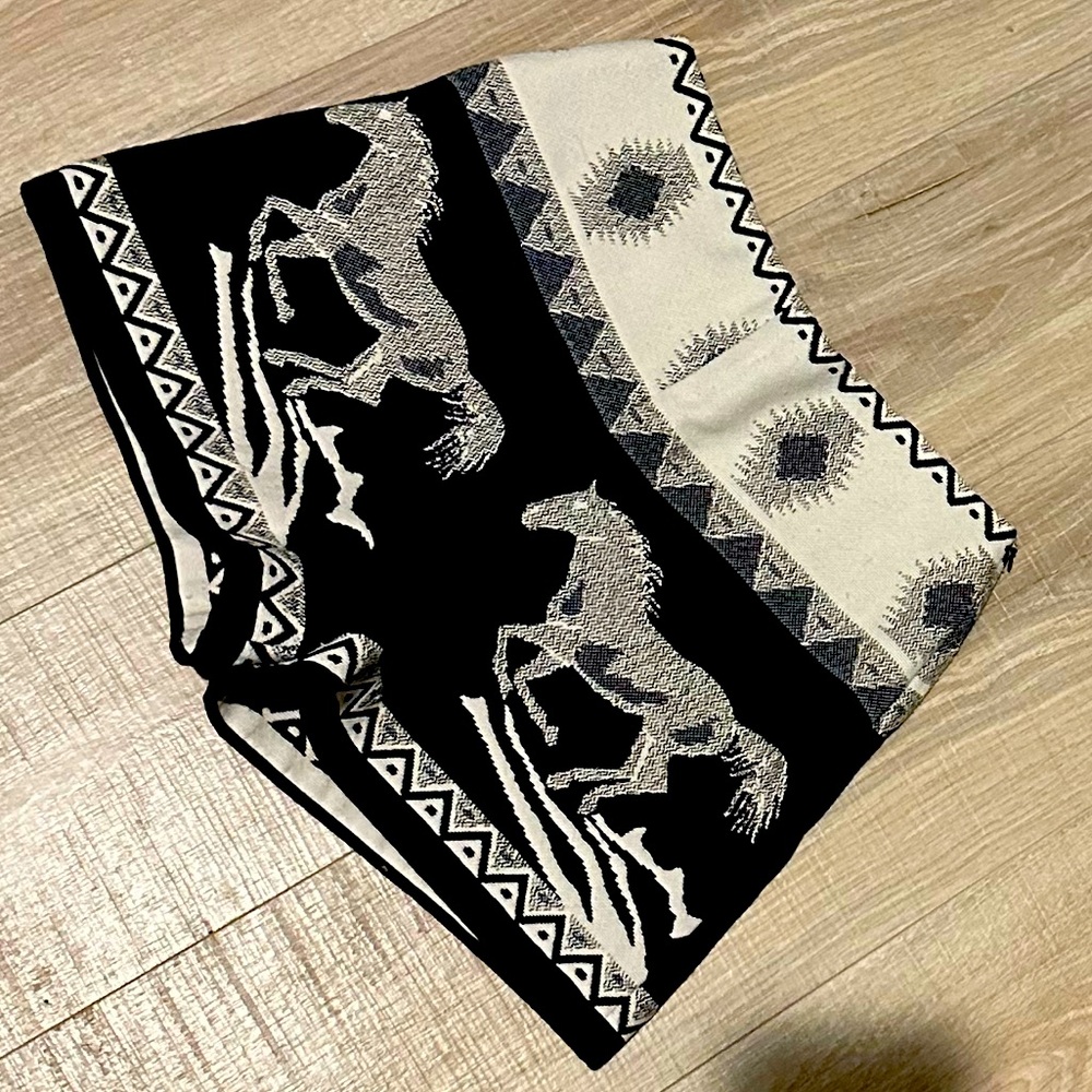 RARE MAJE Black and White Horse Pattern Shorts 38